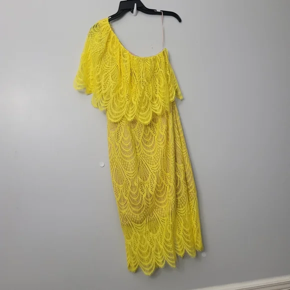 Dress The PopulationOne Shoulder Lace Sheath Yellow Dress Size: S